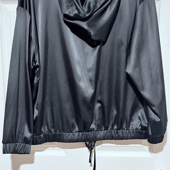 Top - Picture 2 of 4